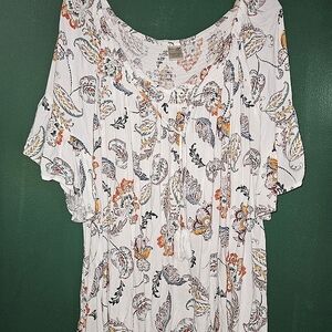 💝💝5/$25💝💝Terra & Sky White Floral Paisley Blouse